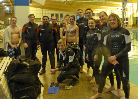 pool-med-atlantis-dive-college-i-rosenlundsbadet-dykutbildning-dykcertifikat-11